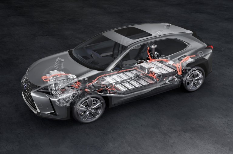 Lexus UX 300E 2020: prime immagini ufficiali