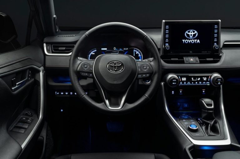 Toyota Rav4 Hybrid Plug-in: immagini ufficiali