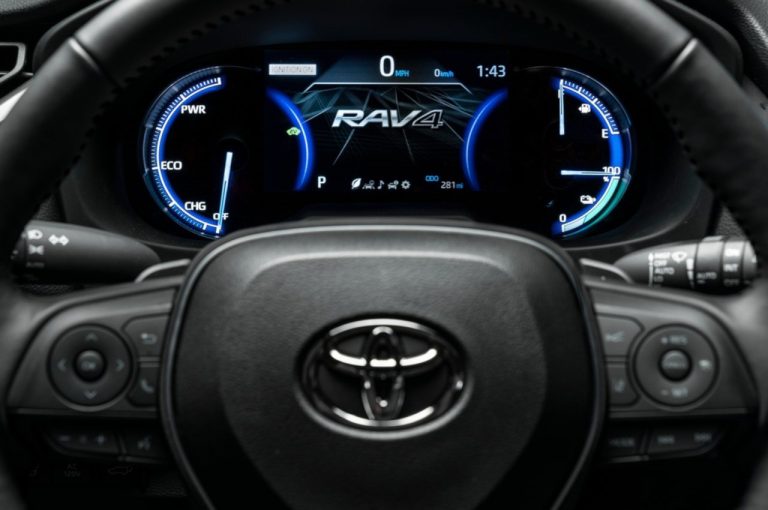 Toyota Rav4 Hybrid Plug-in: immagini ufficiali