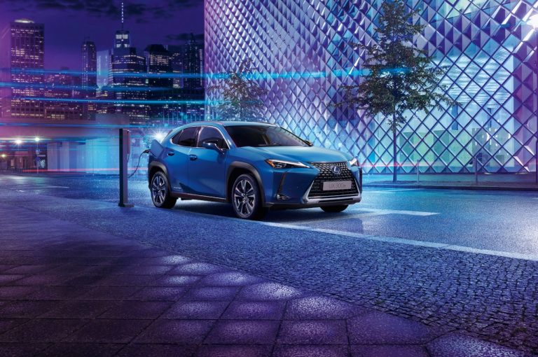 Lexus UX 300E 2020: prime immagini ufficiali