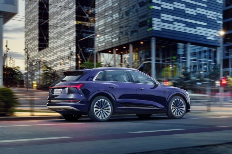 Audi e-tron, aggiornamenti powertrain e di equipaggiamento: immagini ufficiali
