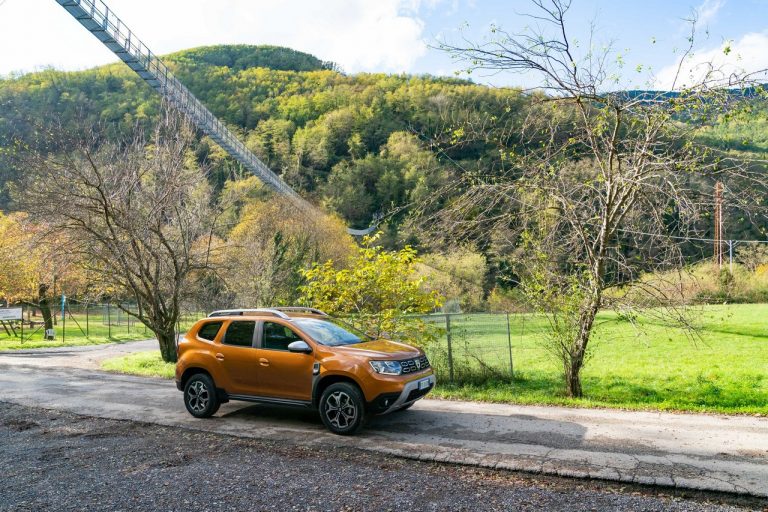 Dacia Duster TCe 100 2019: immagini ufficiali