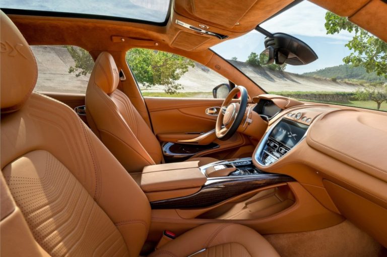 Aston Martin DBX: immagini ufficiali