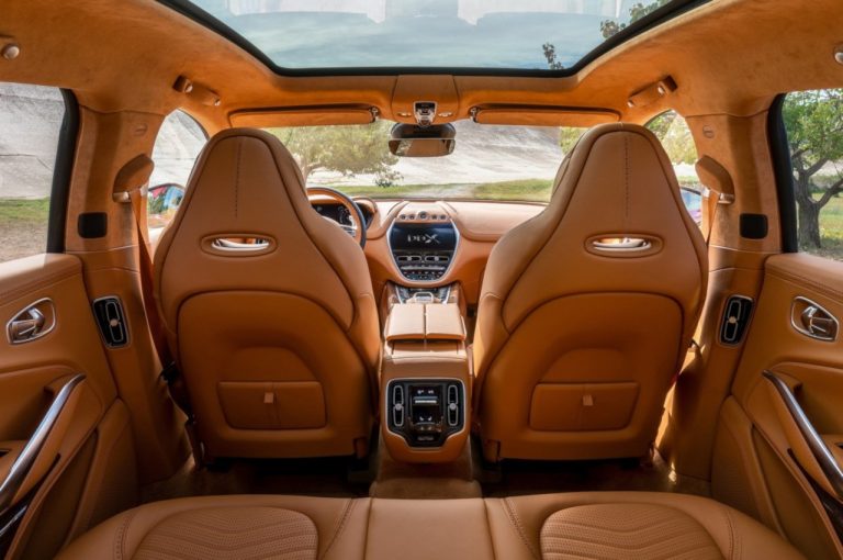Aston Martin DBX: immagini ufficiali
