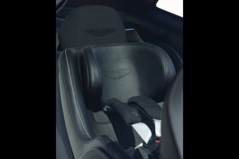 Aston Martin DBX: immagini ufficiali