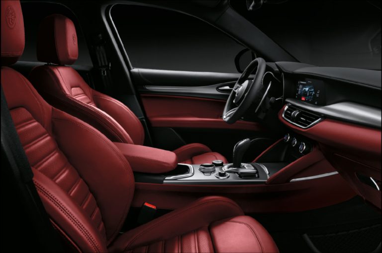 Alfa Romeo Stelvio 2020: immagini ufficiali