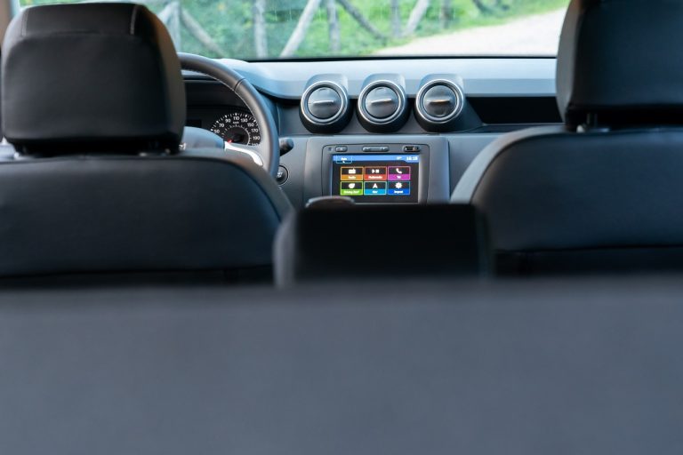Dacia Duster TCe 100 2019: immagini ufficiali