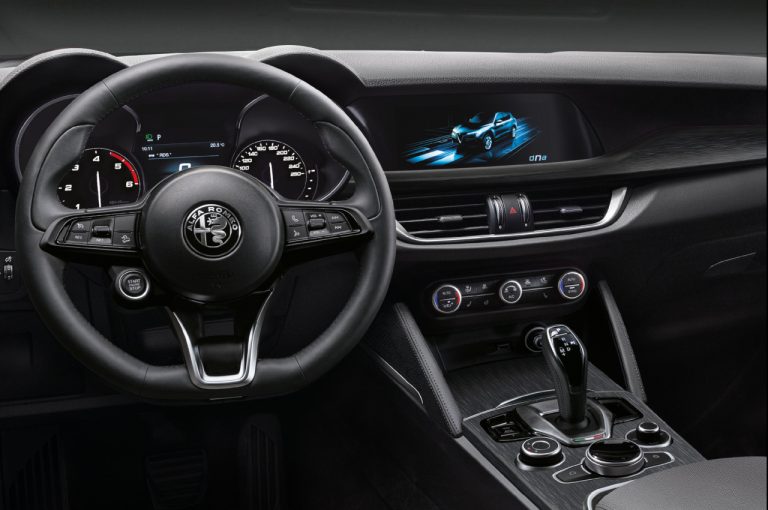Alfa Romeo Stelvio 2020: immagini ufficiali