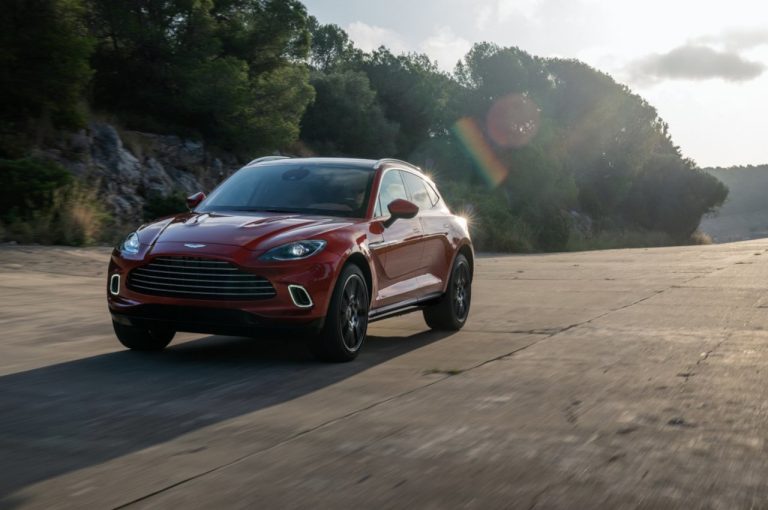 Aston Martin DBX: immagini ufficiali