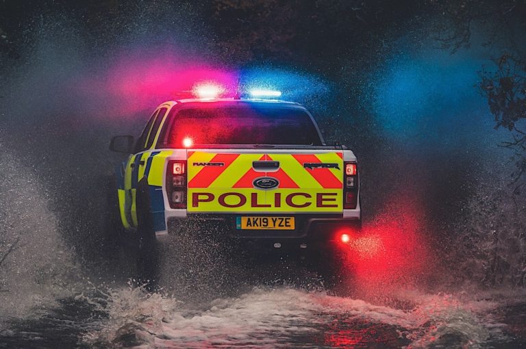 Ford Ranger Raptor e Ford Focus ST SW polizia UK: immagini ufficiali