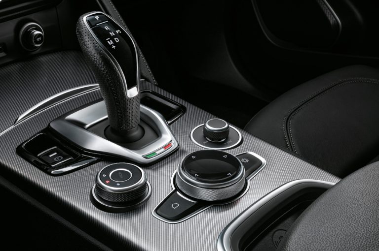 Alfa Romeo Stelvio 2020: immagini ufficiali