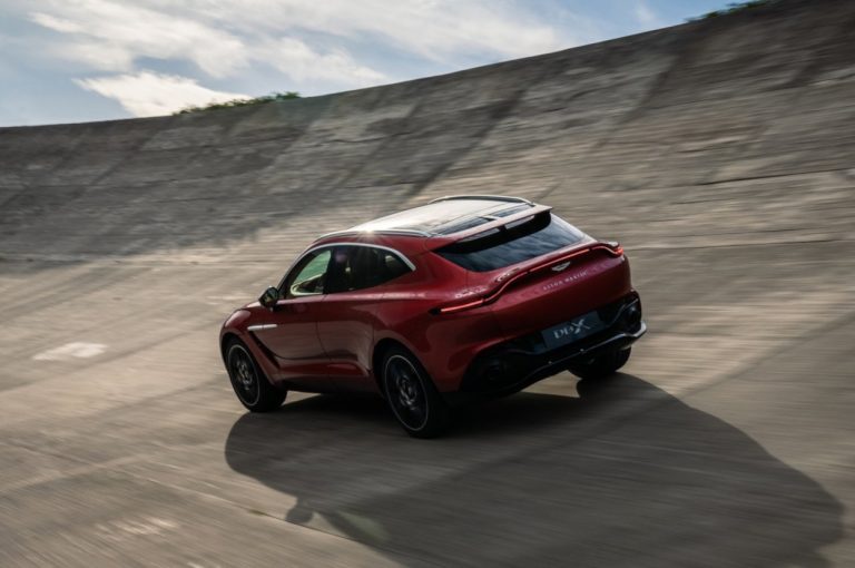 Aston Martin DBX: immagini ufficiali