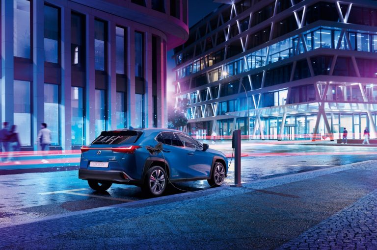 Lexus UX 300E 2020: prime immagini ufficiali