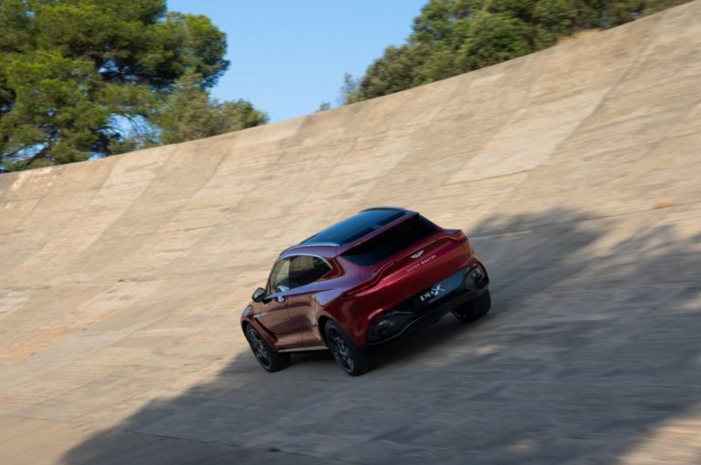 Aston Martin DBX: immagini ufficiali