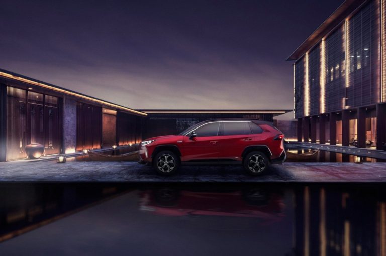 Toyota Rav4 Hybrid Plug-in: immagini ufficiali
