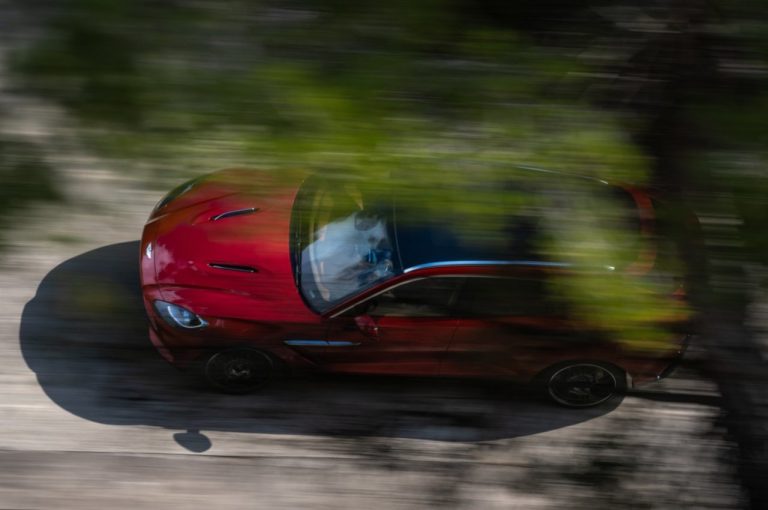 Aston Martin DBX: immagini ufficiali