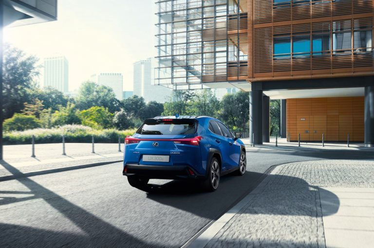 Lexus UX 300E 2020: prime immagini ufficiali
