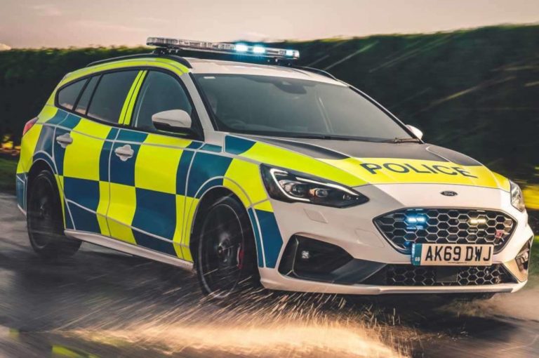Ford Ranger Raptor e Ford Focus ST SW polizia UK: immagini ufficiali