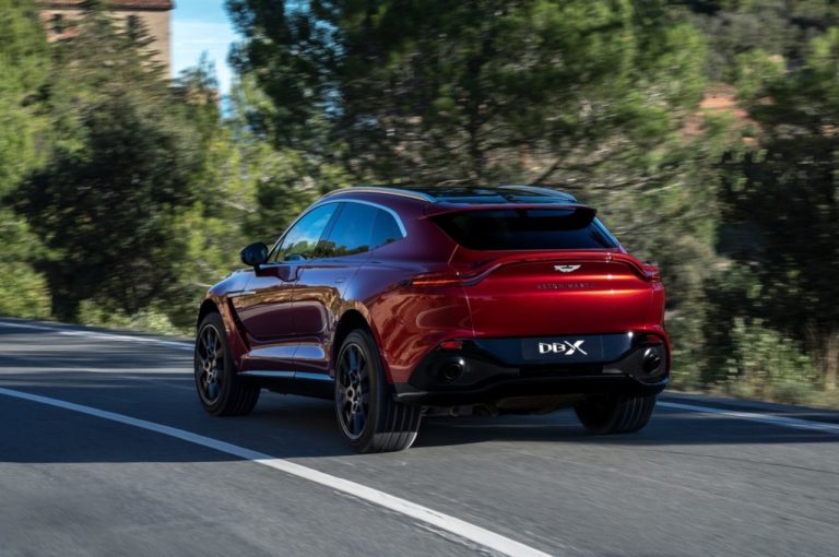 Aston Martin DBX: immagini ufficiali