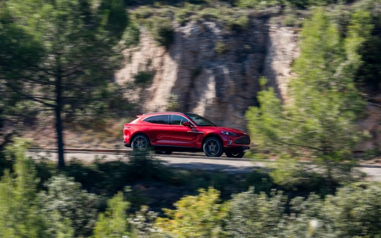 Aston Martin DBX: nuove immagini