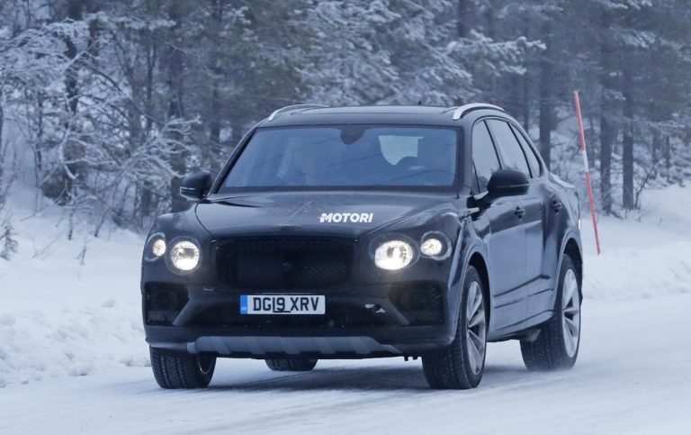 Bentley Bentayga restyling: le foto spia