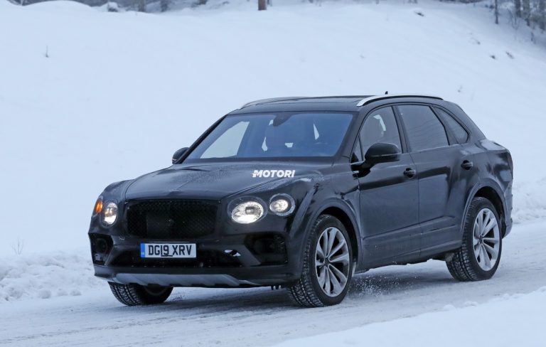 Foto spia Bentley Bentayga restyling
