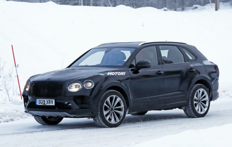 Foto spia della Bentley Bentayga restyling