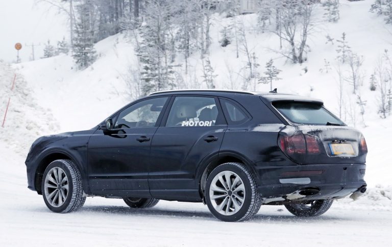 Bentley Bentayga restyling: le foto spia