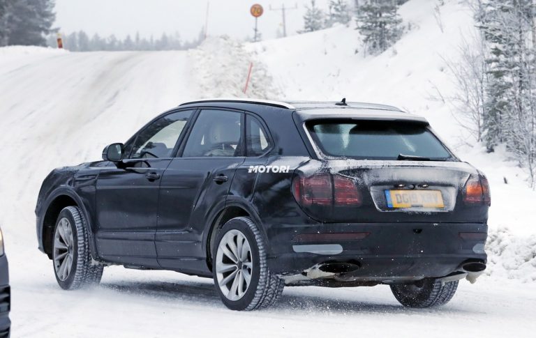 Bentley Bentayga restyling: le foto spia