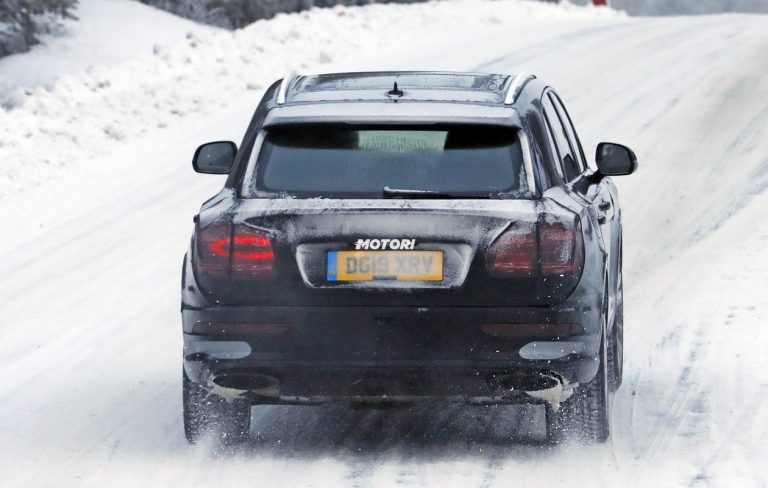 Bentley Bentayga restyling: le foto spia