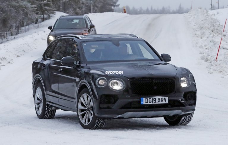 Bentley Bentayga restyling: le foto spia