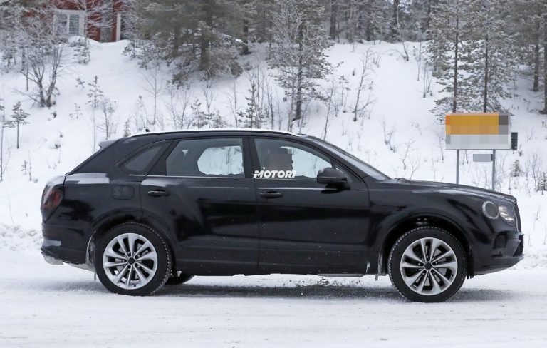 Bentley Bentayga restyling: le foto spia