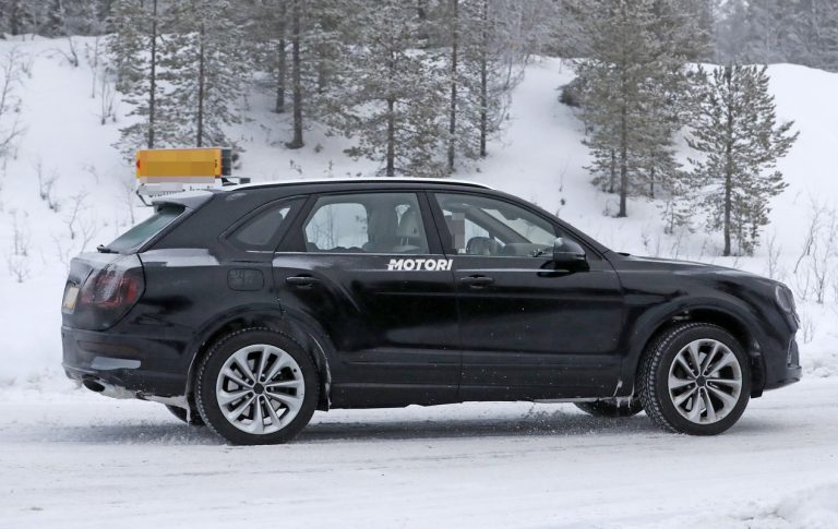 Bentley Bentayga restyling: le foto spia