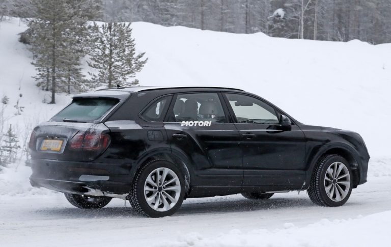 Bentley Bentayga restyling: le foto spia