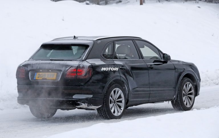 Bentley Bentayga restyling: le foto spia