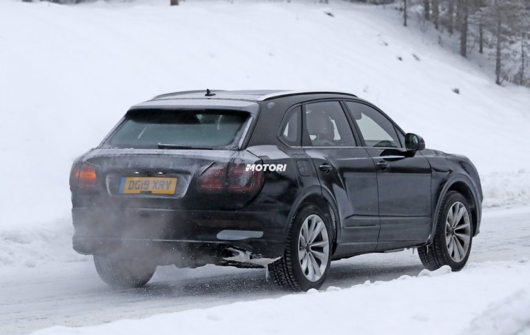 Bentley Bentayga restyling: le foto spia