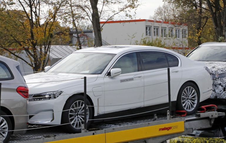 BMW i7: le foto spia
