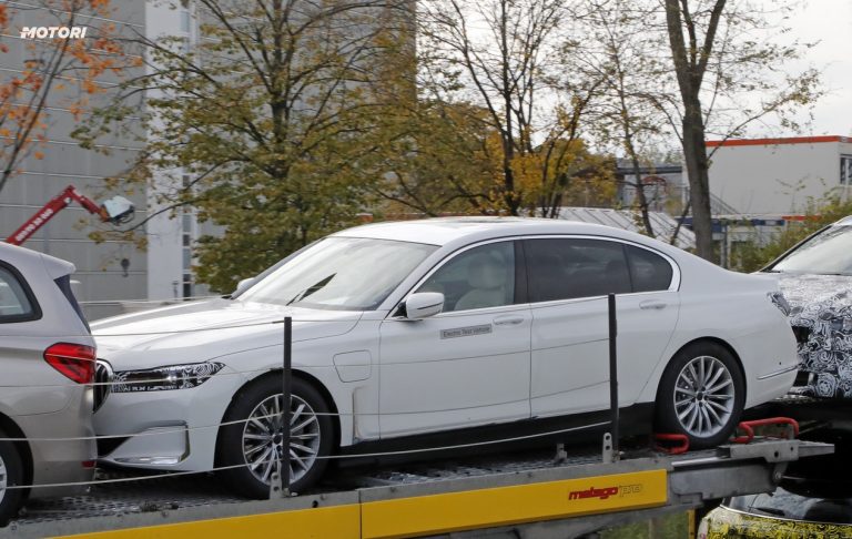 BMW i7: le foto spia