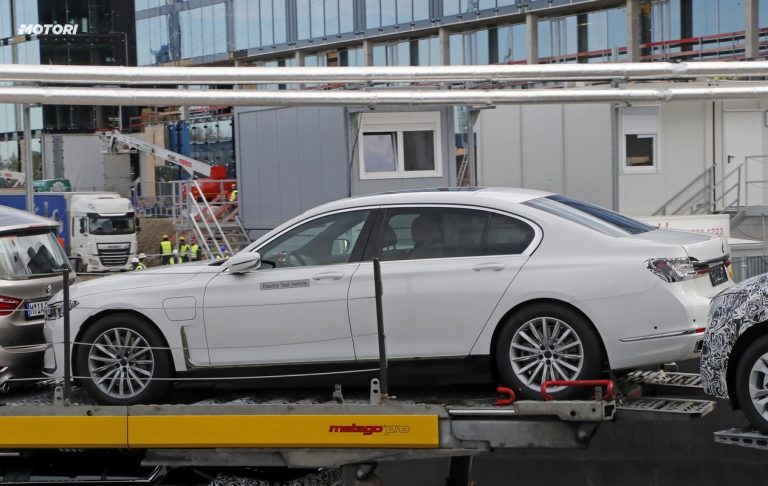 BMW i7: le foto spia