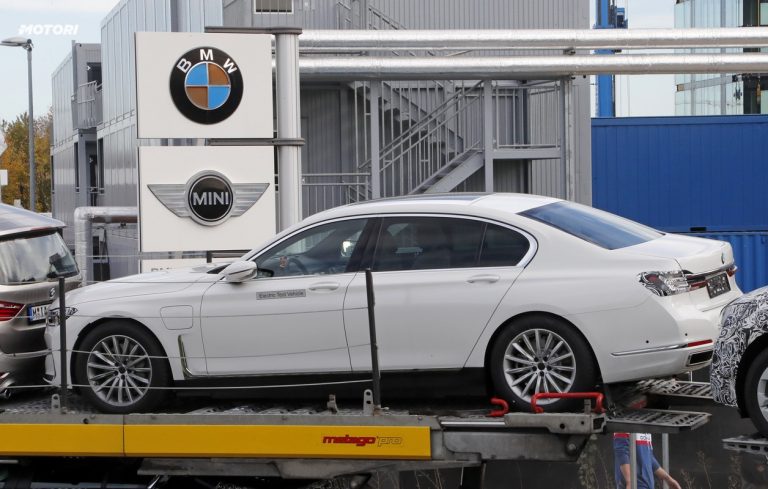 BMW i7: le foto spia