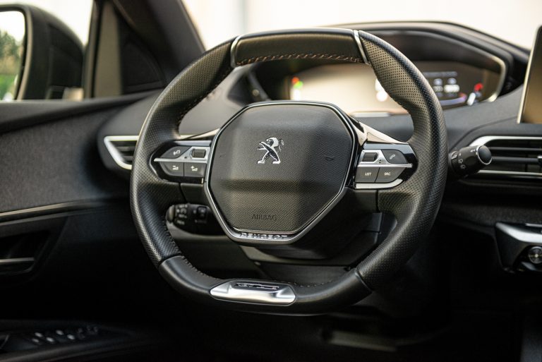 Peugeot 3008 1.5 Bluehdi 130 EAT8 GTLine: la prova su strada