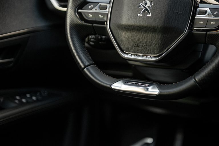 Peugeot 3008 1.5 Bluehdi 130 EAT8 GTLine: la prova su strada