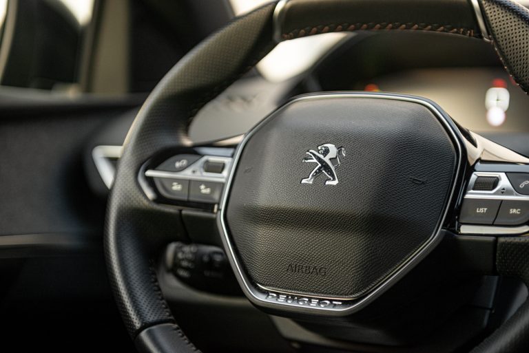 Peugeot 3008 1.5 Bluehdi 130 EAT8 GTLine: la prova su strada