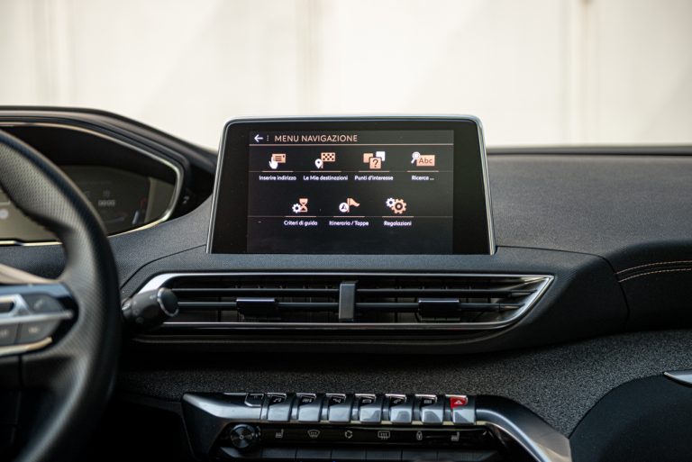 Peugeot 3008 1.5 Bluehdi 130 EAT8 GTLine: la prova su strada