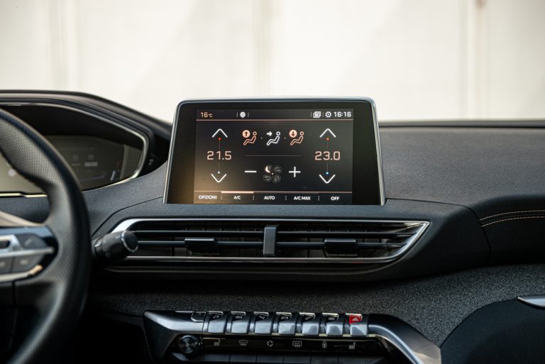 Peugeot 3008 1.5 Bluehdi 130 EAT8 GTLine: la prova su strada