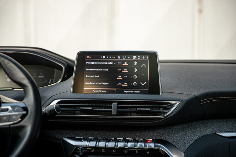 Peugeot 3008 1.5 Bluehdi 130 EAT8 GTLine: la prova su strada