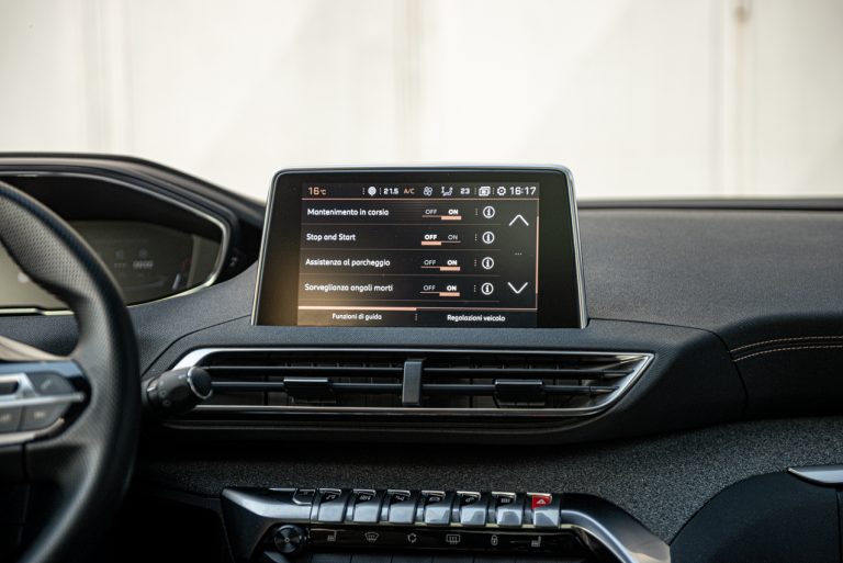 Peugeot 3008 1.5 Bluehdi 130 EAT8 GTLine: la prova su strada
