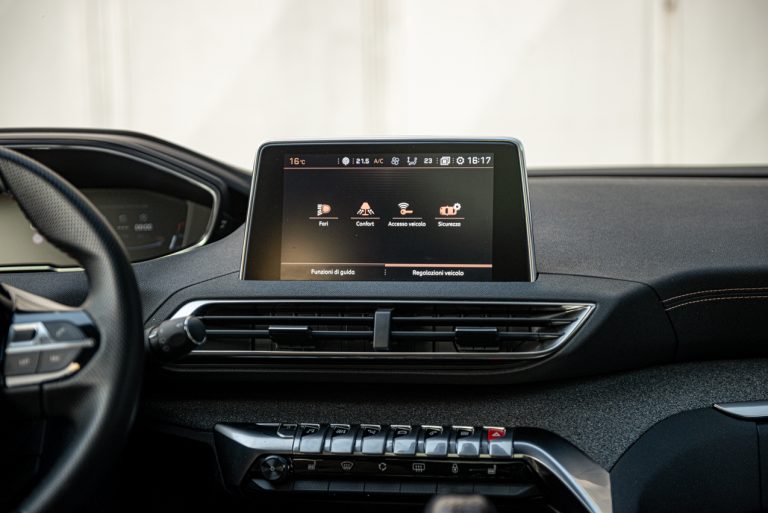 Peugeot 3008 1.5 Bluehdi 130 EAT8 GTLine: la prova su strada