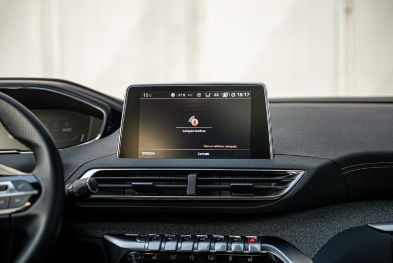 Peugeot 3008 1.5 Bluehdi 130 EAT8 GTLine: la prova su strada