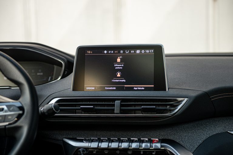 Peugeot 3008 1.5 Bluehdi 130 EAT8 GTLine: la prova su strada